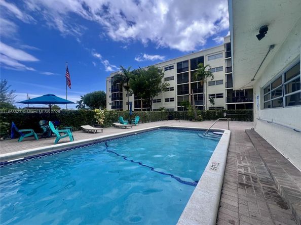 220 SW 9th Ave 209, Hallandale Beach FL 33009