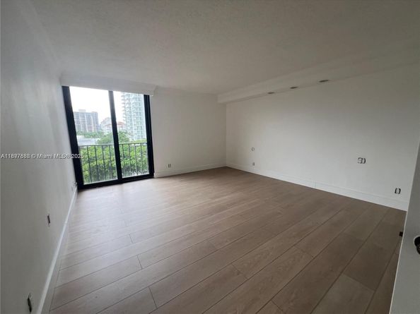 19667 Turnberry Way 5E, Aventura FL 33180