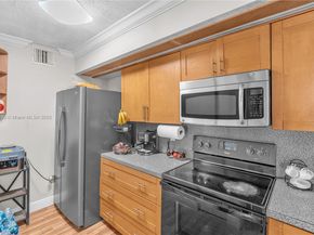 18850 NW 57th Ave 205, Hialeah FL 33015