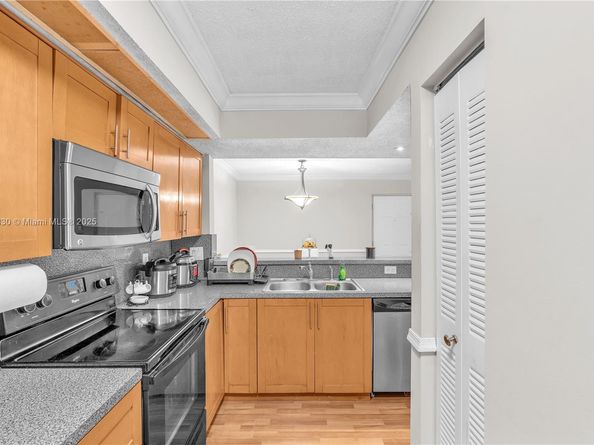 18850 NW 57th Ave 205, Hialeah FL 33015