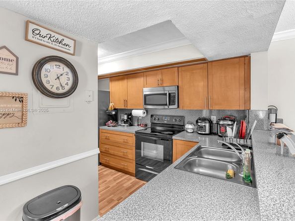 18850 NW 57th Ave 205, Hialeah FL 33015
