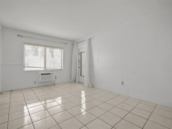 641 Espanola Way 3, Miami Beach FL 33139
