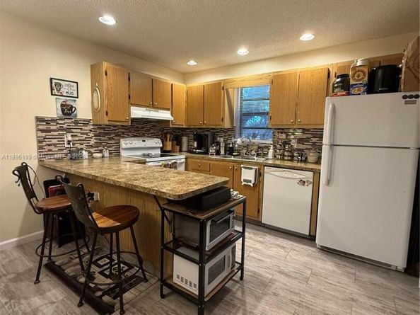 7831 Tam Oshanter Blvd, North Lauderdale FL 33068