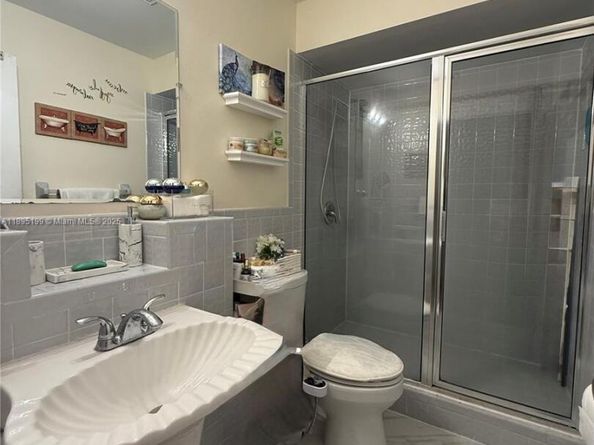 7831 Tam Oshanter Blvd, North Lauderdale FL 33068
