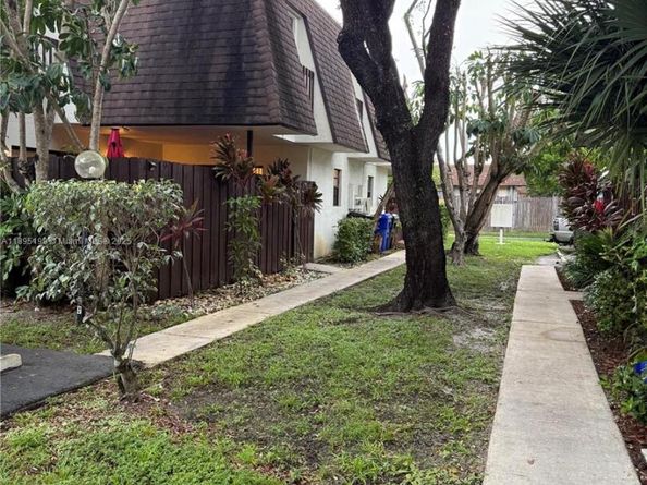 7831 Tam Oshanter Blvd, North Lauderdale FL 33068