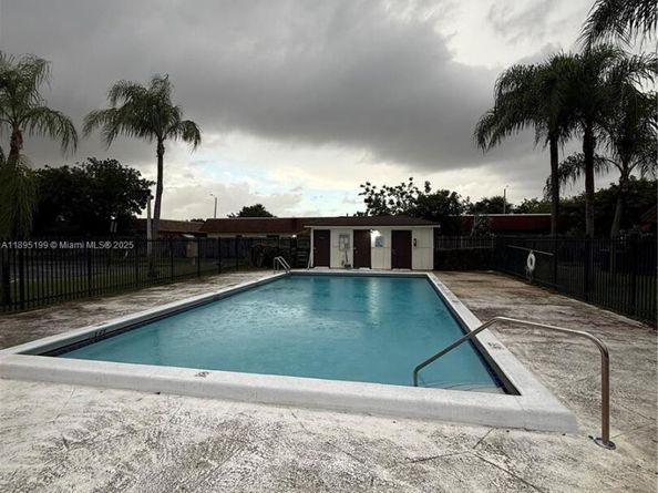 7831 Tam Oshanter Blvd, North Lauderdale FL 33068