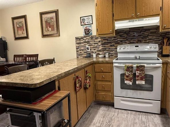 7831 Tam Oshanter Blvd, North Lauderdale FL 33068
