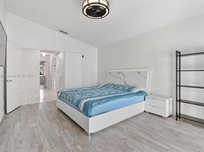 1086 SW 102nd Ter, Pembroke Pines FL 33025