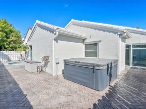 1086 SW 102nd Ter, Pembroke Pines FL 33025