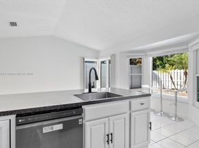 1086 SW 102nd Ter, Pembroke Pines FL 33025