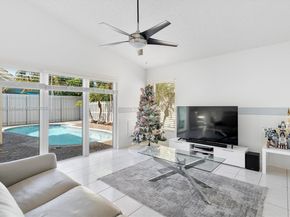 1086 SW 102nd Ter, Pembroke Pines FL 33025