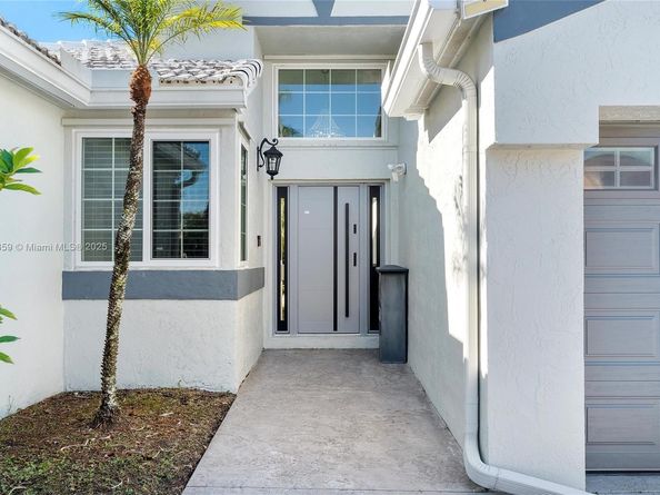 1086 SW 102nd Ter, Pembroke Pines FL 33025