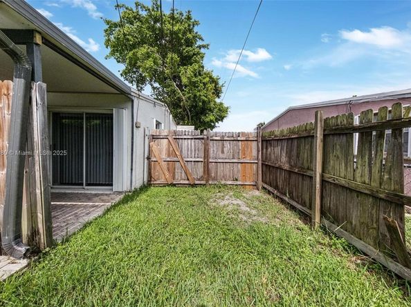 2559 NW 62nd Ter, Margate FL 33063