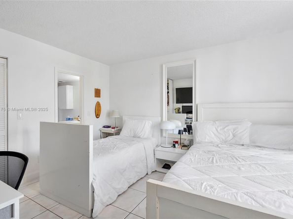 13499 Biscayne Blvd 406, North Miami FL 33181