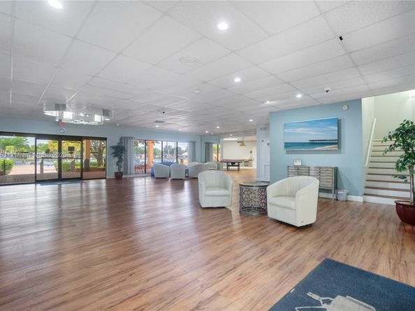 110 Gate Rd 264, Hollywood FL 33024