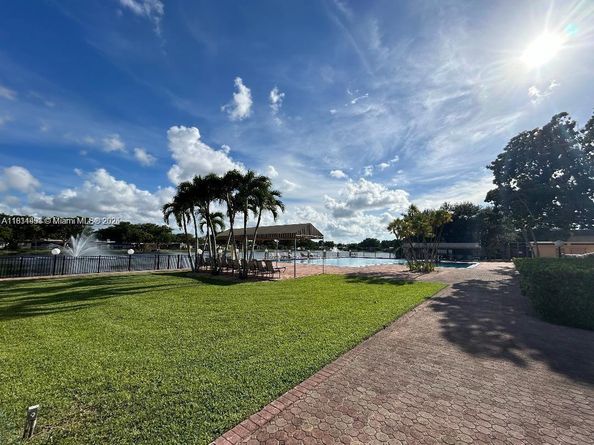 110 Gate Rd 264, Hollywood FL 33024