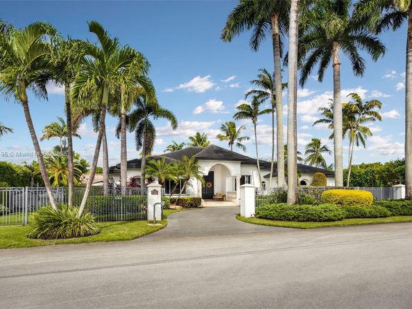 9445 SW 68th St, Miami FL 33173