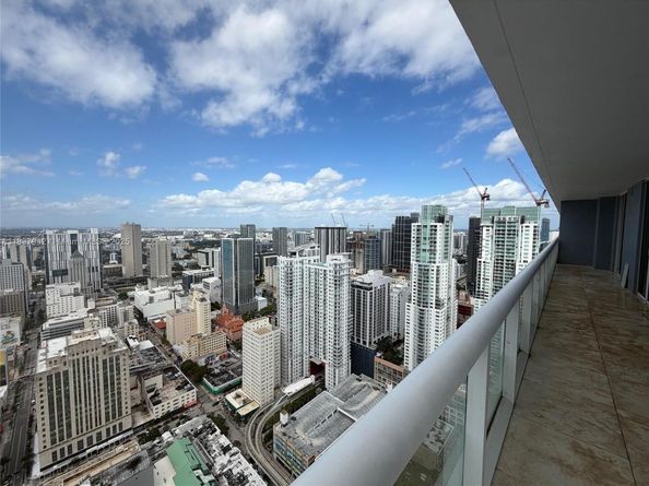 50 Biscayne Blvd 5211, Miami FL 33132