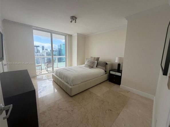 50 Biscayne Blvd 5211, Miami FL 33132