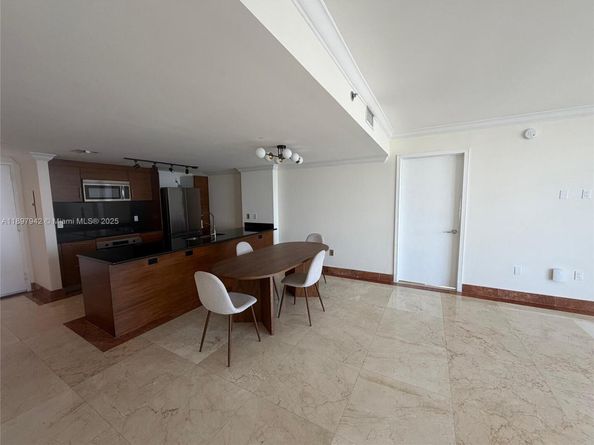 50 Biscayne Blvd 5211, Miami FL 33132