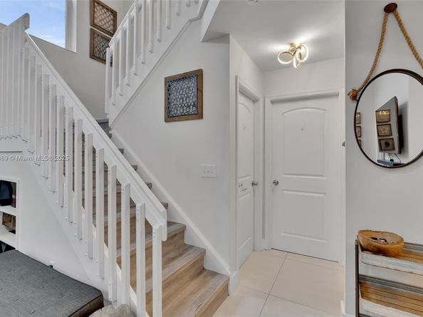 880 Garnet Cir, Weston FL 33326