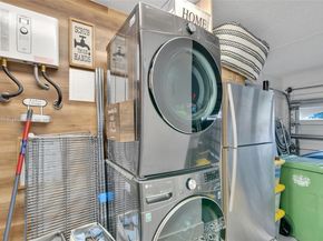 880 Garnet Cir, Weston FL 33326