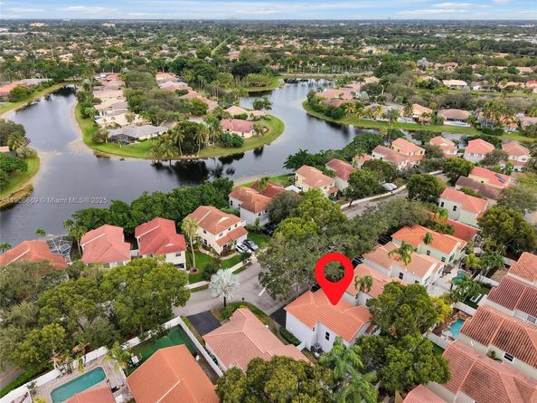 880 Garnet Cir, Weston FL 33326