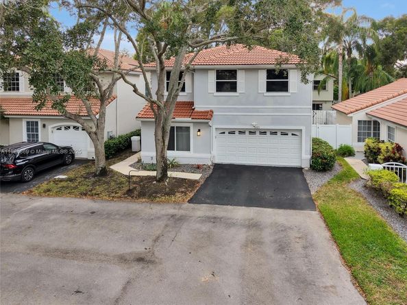 880 Garnet Cir, Weston FL 33326