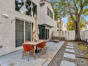 880 Garnet Cir, Weston FL 33326