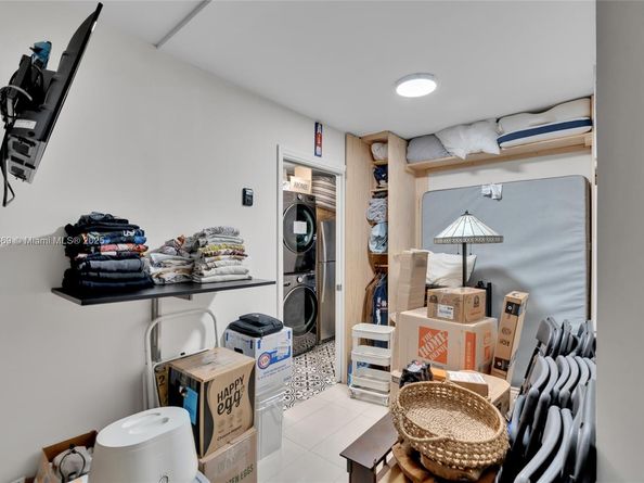 880 Garnet Cir, Weston FL 33326