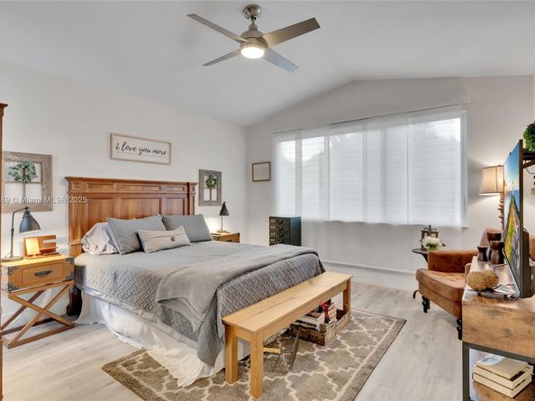 880 Garnet Cir, Weston FL 33326