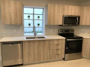 880 Garnet Cir, Weston FL 33326