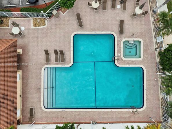 880 Garnet Cir, Weston FL 33326