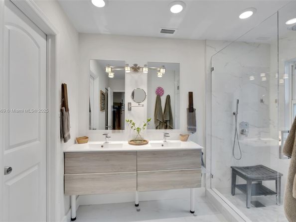 880 Garnet Cir, Weston FL 33326