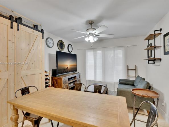 880 Garnet Cir, Weston FL 33326