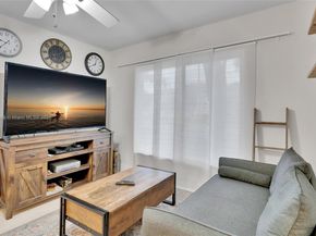 880 Garnet Cir, Weston FL 33326