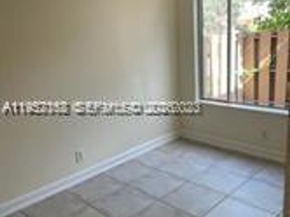 879 NW 81st Way 4, Plantation FL 33324