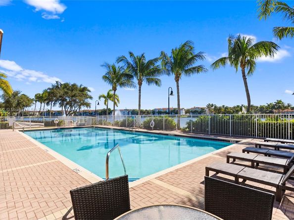 2549 SW 118th Way 302, Miramar FL 33025