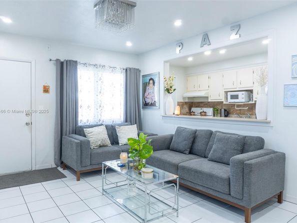 122 NE 204th St 3, Miami Gardens FL 33179