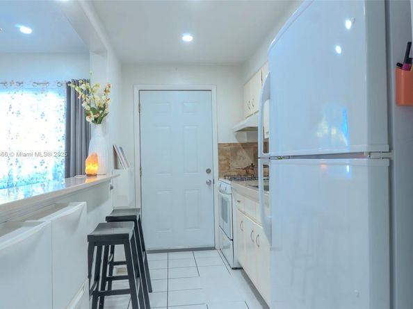 122 NE 204th St 3, Miami Gardens FL 33179