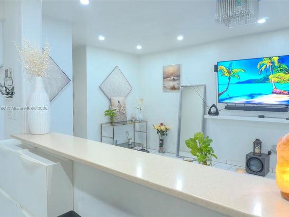 122 NE 204th St 3, Miami Gardens FL 33179