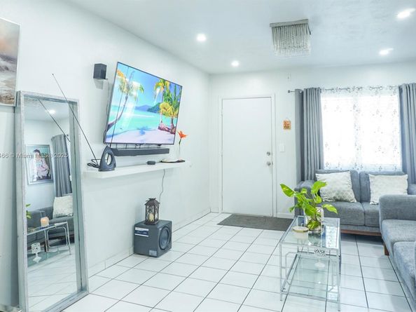 122 NE 204th St 3, Miami Gardens FL 33179