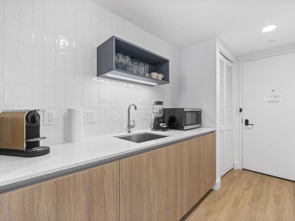 601 NE 1st Ave 1920, Miami FL 33132