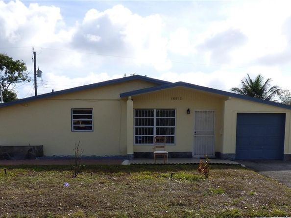 18813 NW 32nd Ave, Miami Gardens FL 33056