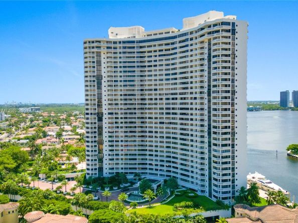 1000 W Island Blvd 2407, Aventura FL 33160