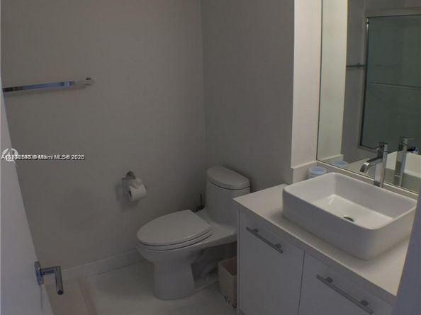 1000 W Island Blvd 2407, Aventura FL 33160