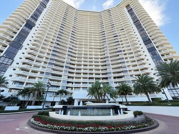 1000 W Island Blvd 2407, Aventura FL 33160