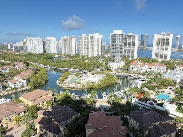 1000 W Island Blvd 2407, Aventura FL 33160