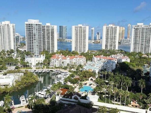 1000 W Island Blvd 2407, Aventura FL 33160