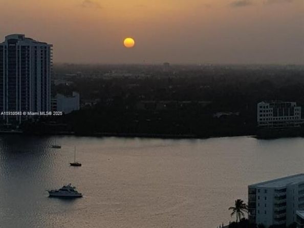 1000 W Island Blvd 2407, Aventura FL 33160